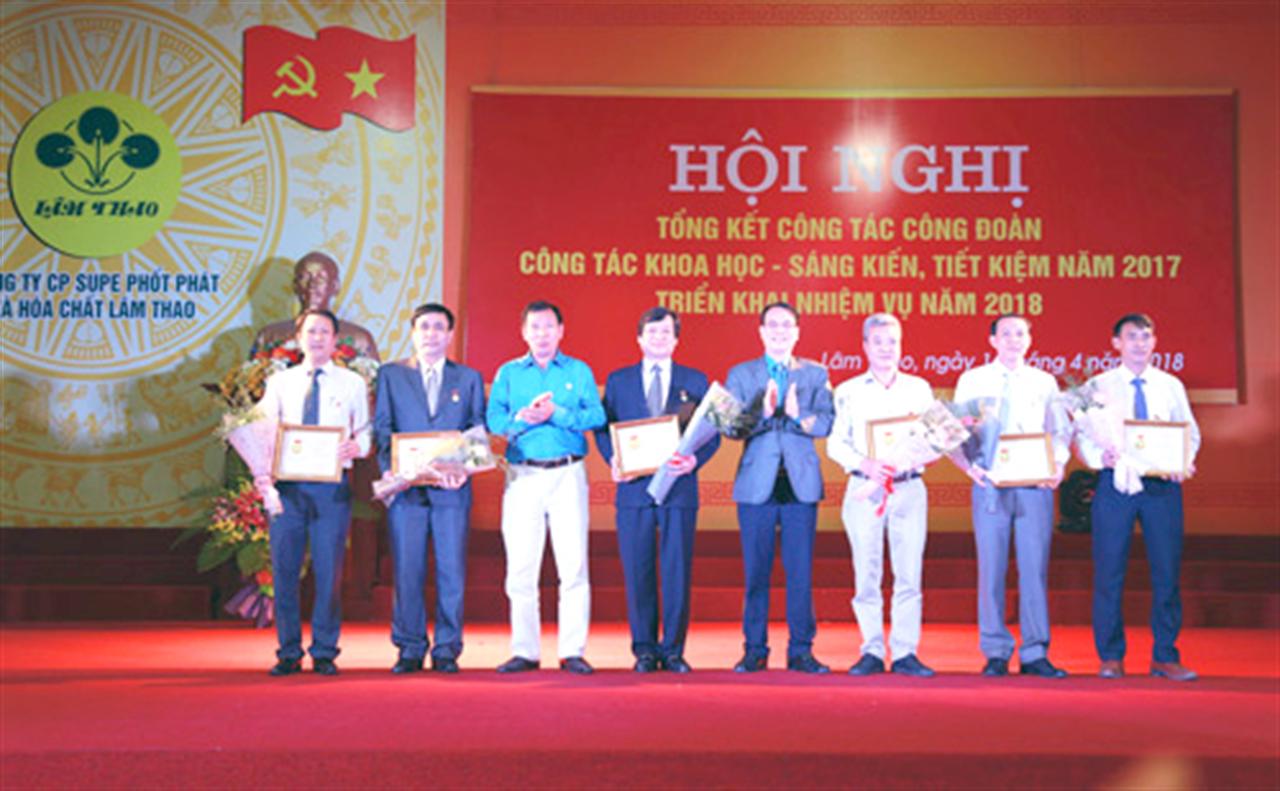 Supe Lâm Thao vững mạnh nhờ có lao động giỏi, giàu sáng kiến