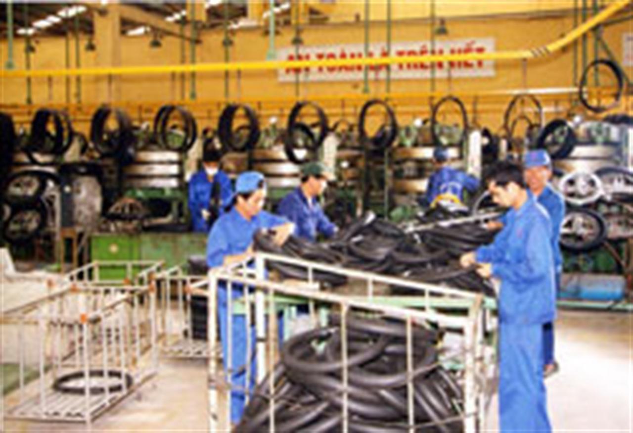 Stockpiles, inflation threaten manufacturers