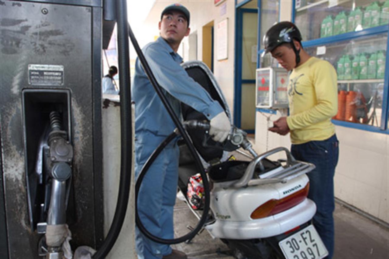 Xăng dầu “nhấp nhổm” tăng giá