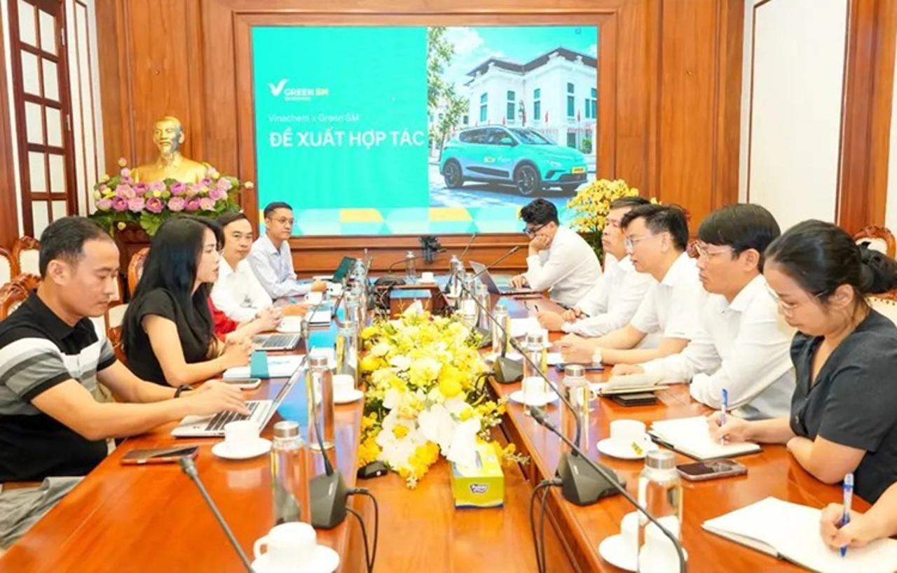 Vinachem làm việc với Green SM, mở rộng hợp tác dịch vụ di chuyển và kết nối tiêu thụ sản phẩm