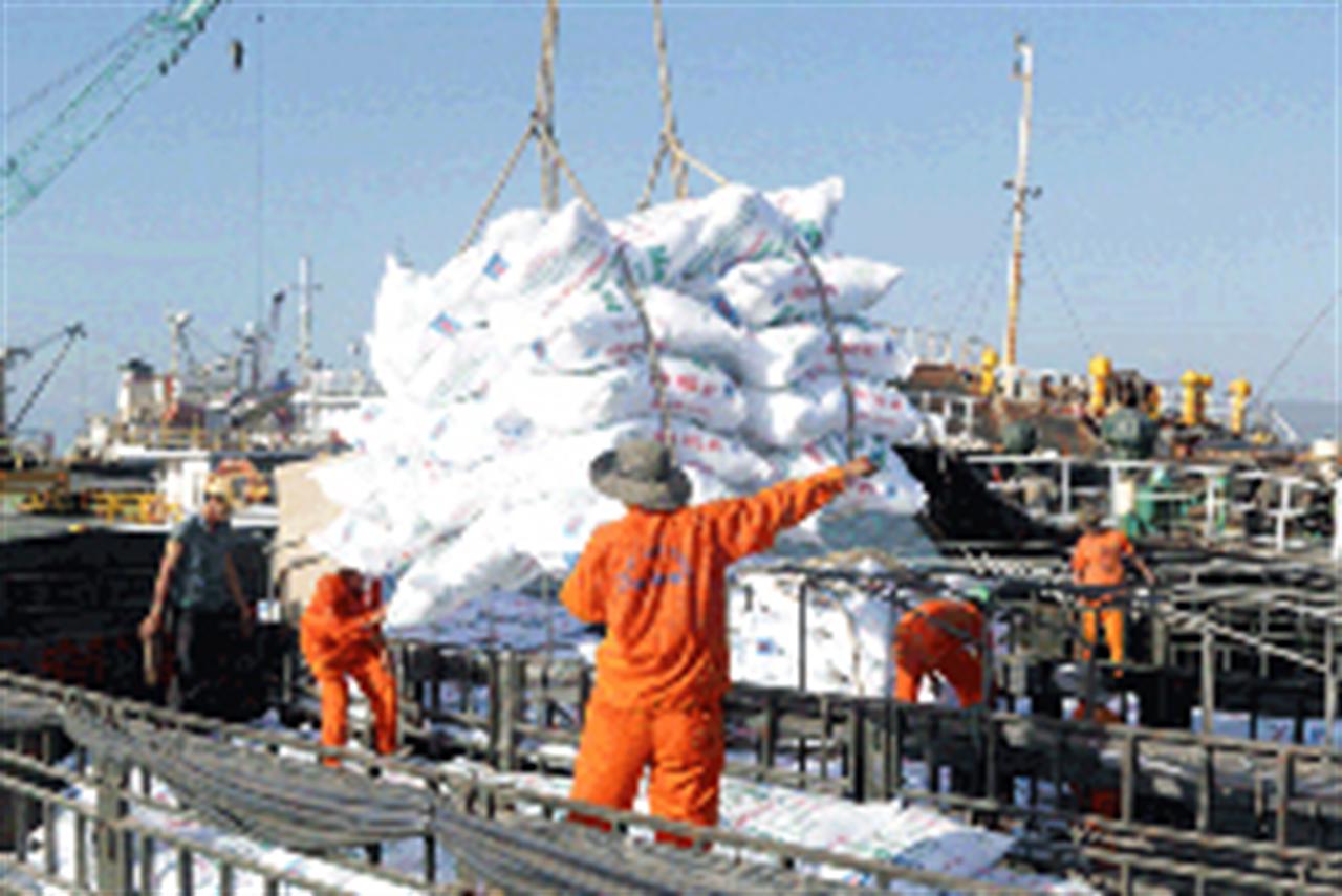 Việt Nam nhập ‘khủng’ thuốc trừ sâu từ Trung Quốc