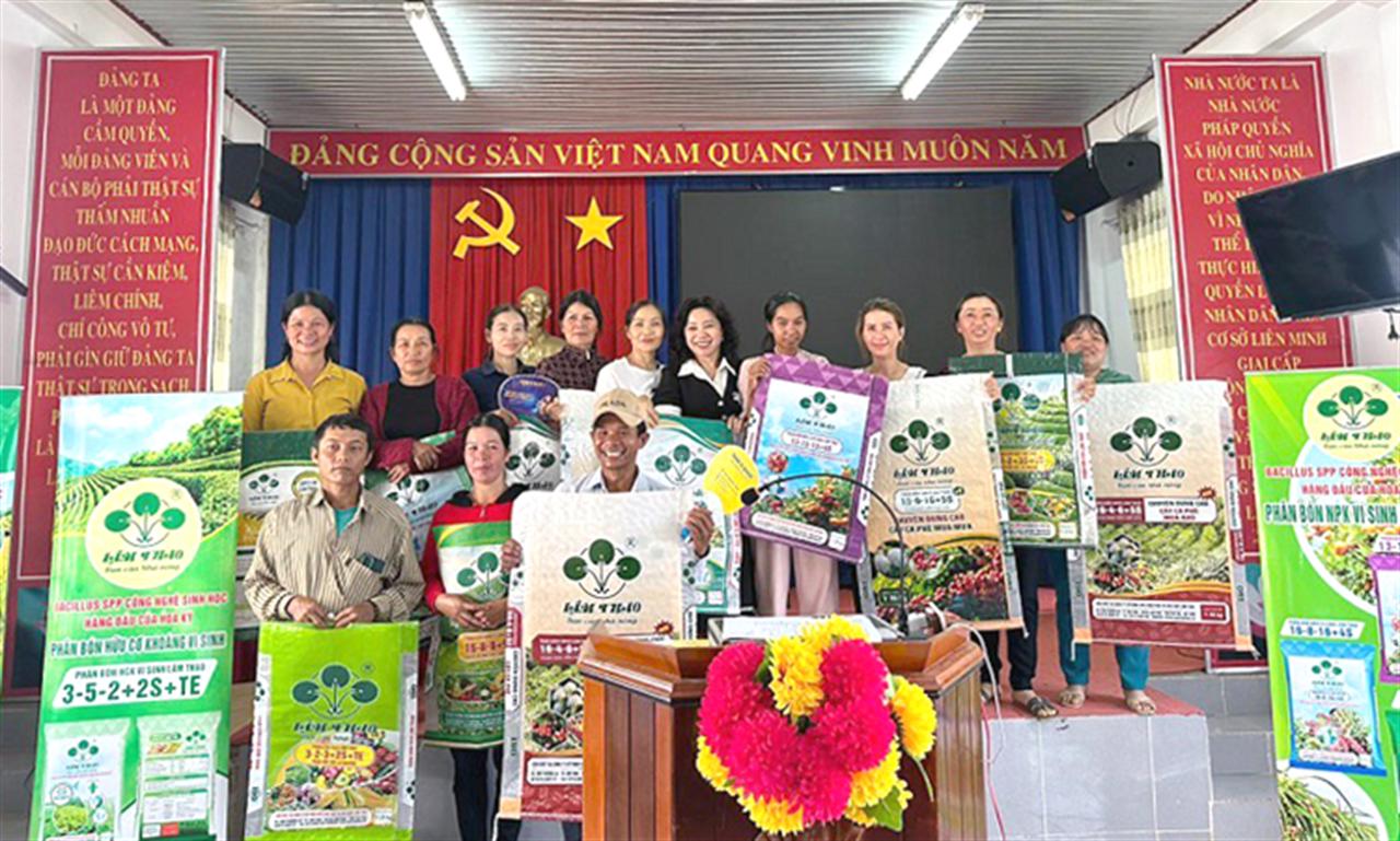 Supe Lâm Thao đồng hành cùng bà con nông dân Lâm Đồng