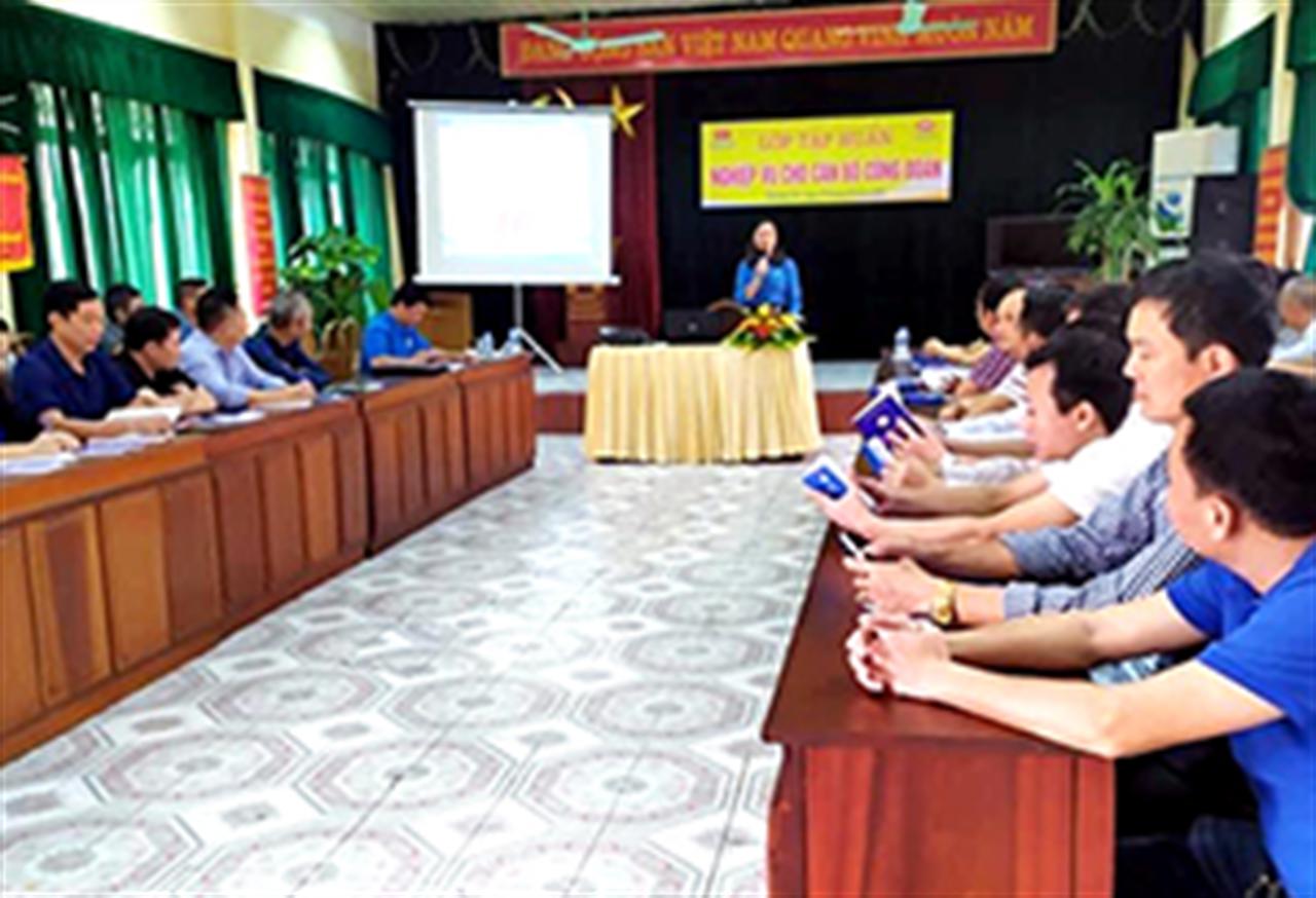 Tập huấn nghiệp vụ cho cán bộ công đoàn tại cơ sở