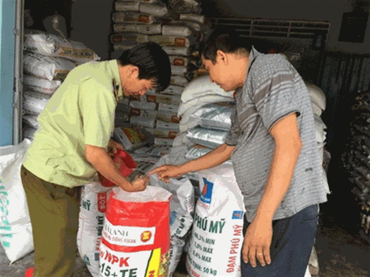 Nháo nhào phân bón thật - giả