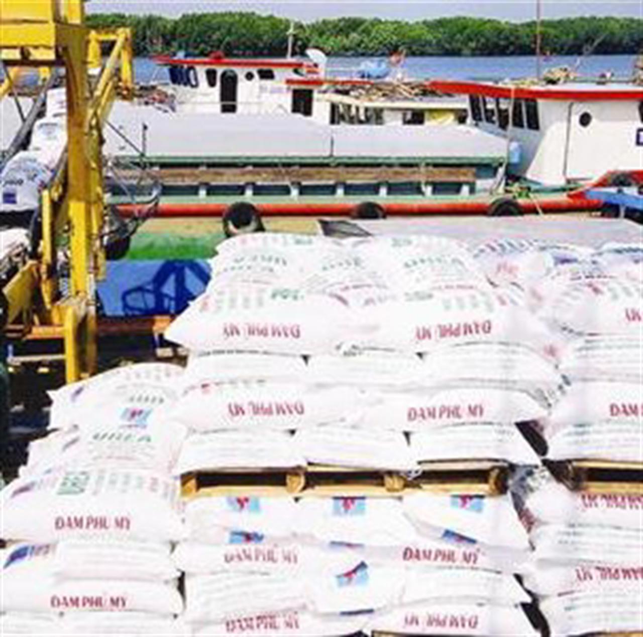 Tăng lượng Đạm Phú Mỹ vận chuyển ra phía Bắc