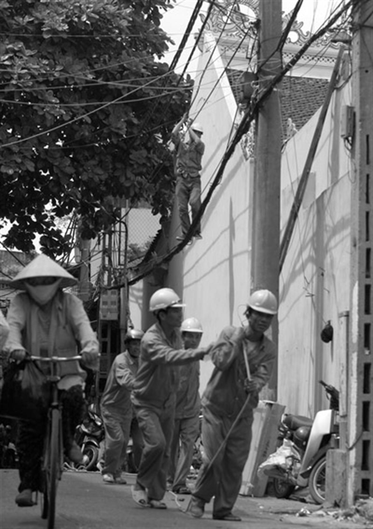 Thực hiện giá thị trường với điện, than, xăng dầu, dịch vụ công