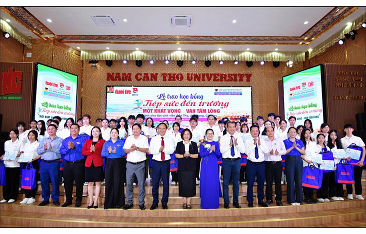 Bình Điền tiếp sức 99 tân sinh viên miền Tây: Gieo “hạt giống tri thức” trên vùng đất Chín Rồng