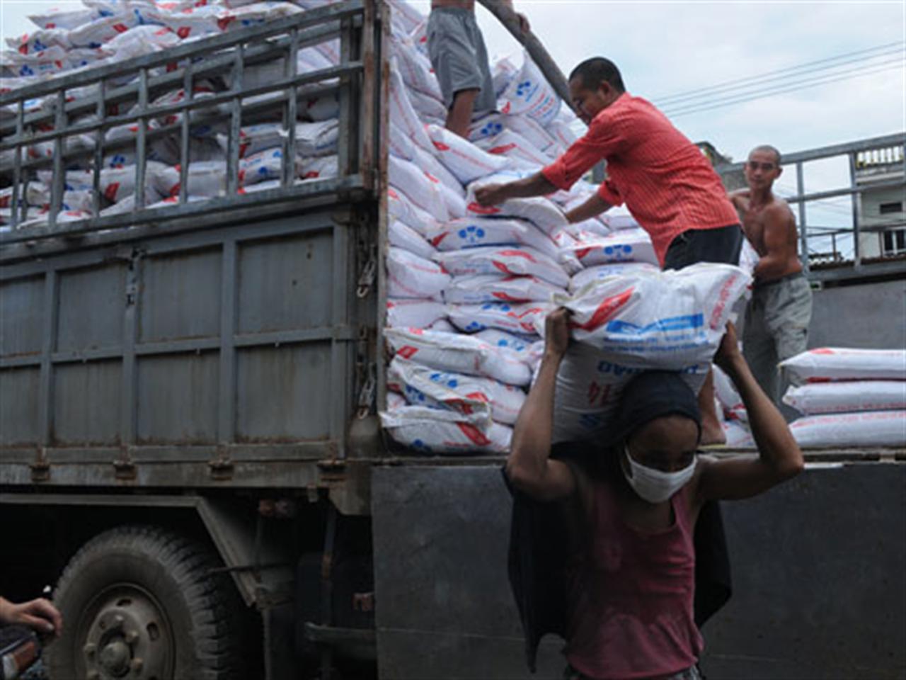 Thị trường phân bón: Giá giảm do có cạnh tranh