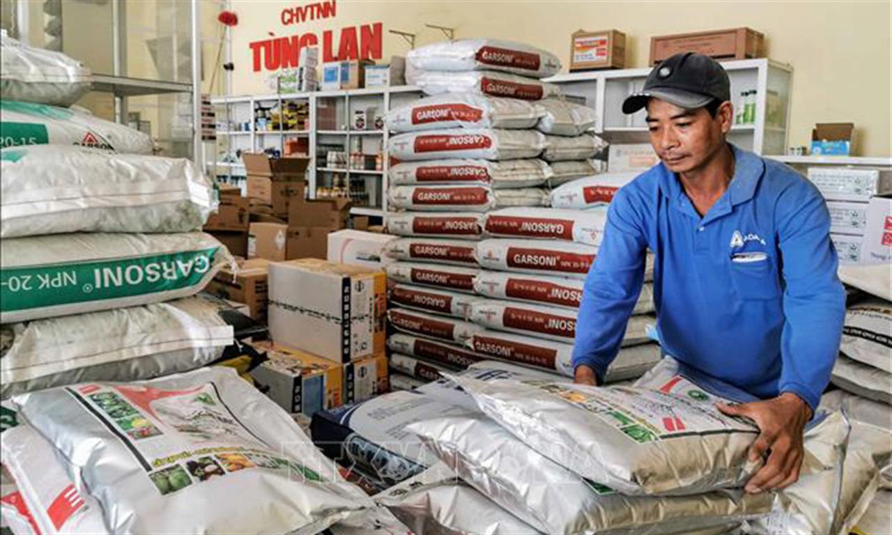 Phân bón chịu thuế giá trị gia tăng: 'Ba nhà' cùng lợi