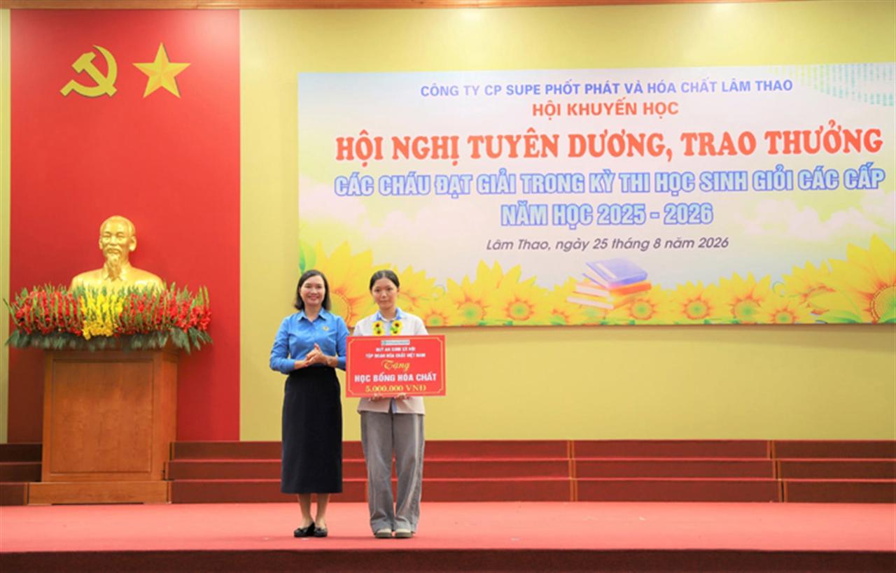 Supe Lâm Thao tuyên dương, khen thưởng 247 học sinh đạt 270 giải năm học 2025 - 2026