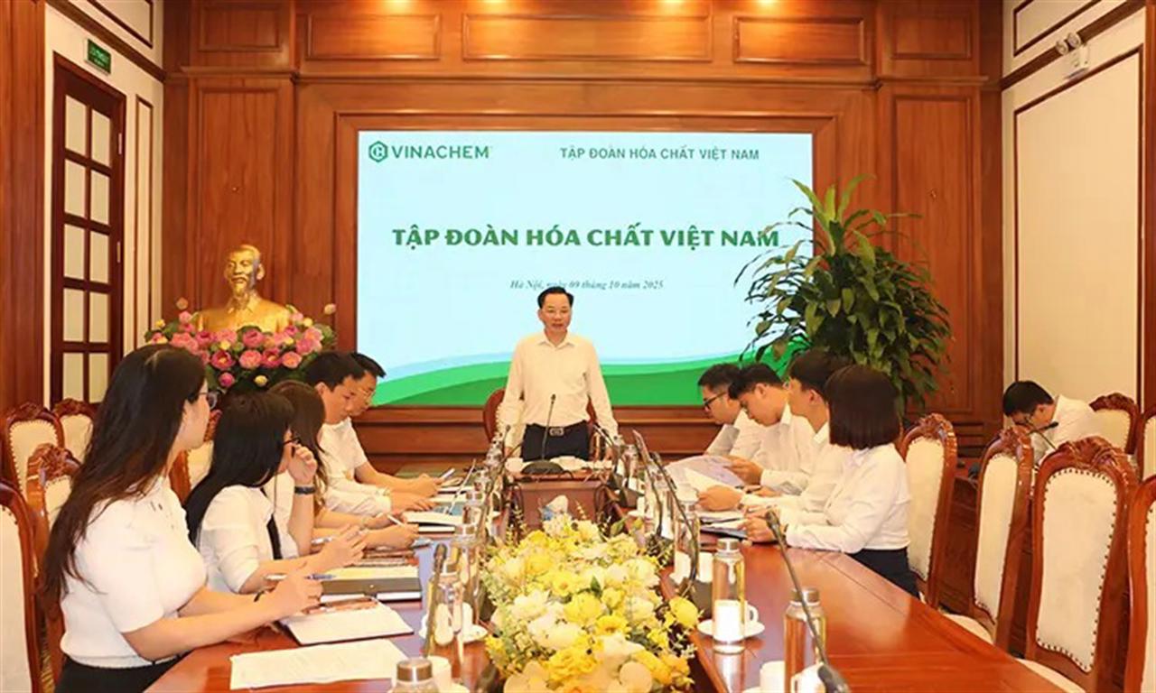 Vinachem Deploys Plan to Participate in Autumn Fair 2025
