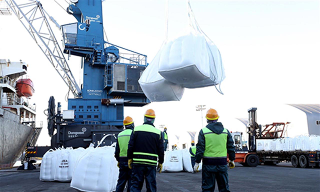 Giá urê cao kỷ lục, cả thế giới cùng thiệt