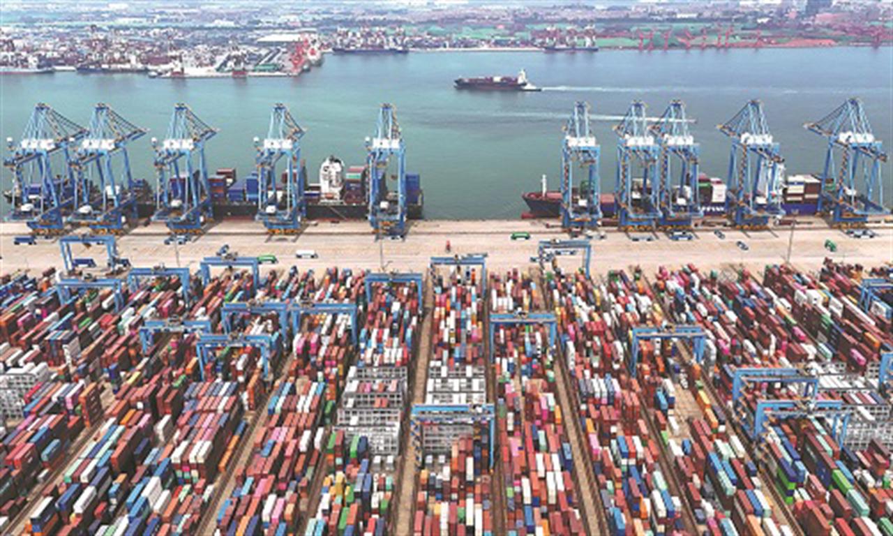 China shines on opening up, as world openness level degrades