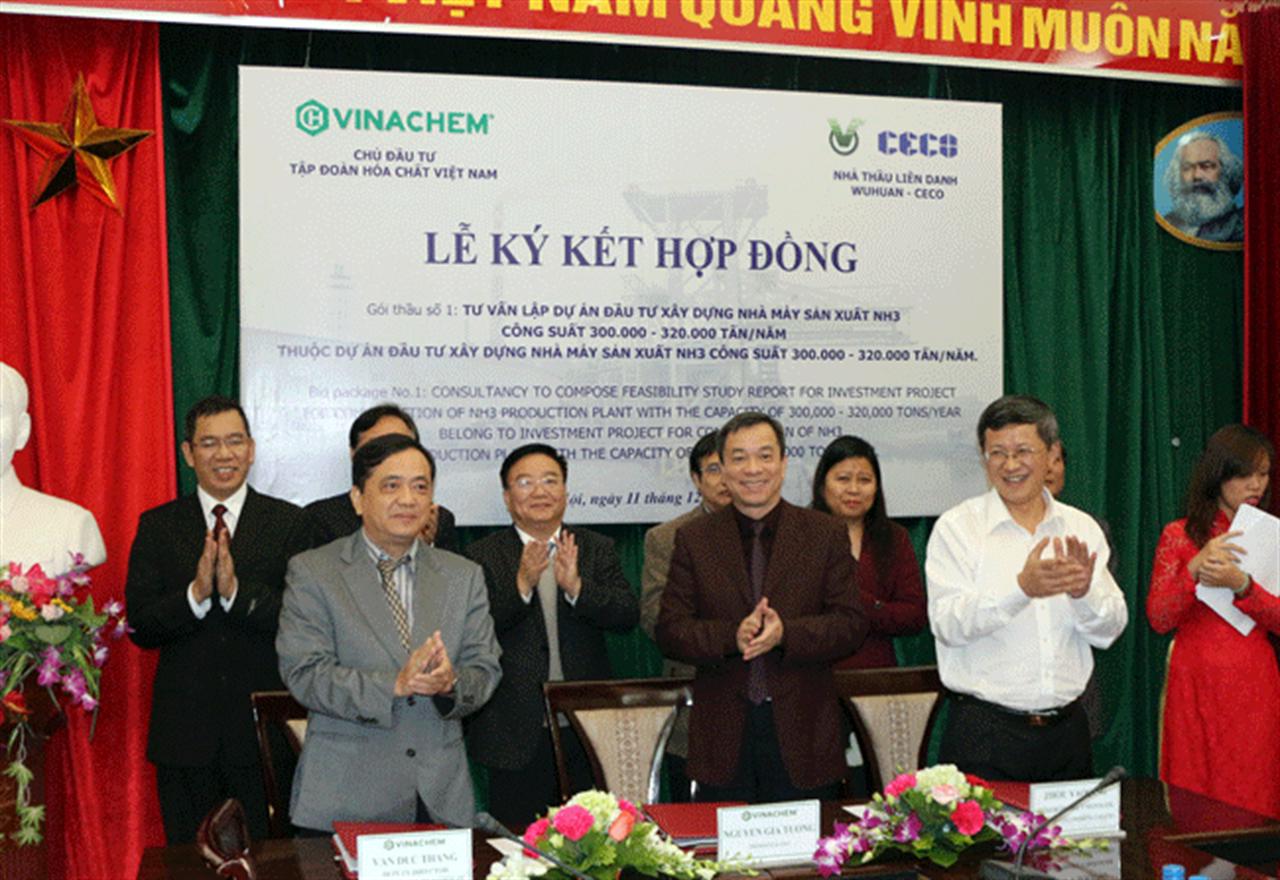 VINACHEM: Lế ký kết hợp đồng gói thầu số 1 Dự án ĐTXD Nhà máy sản xuất NH3 công suất 300.000 – 320.000 tấn/năm