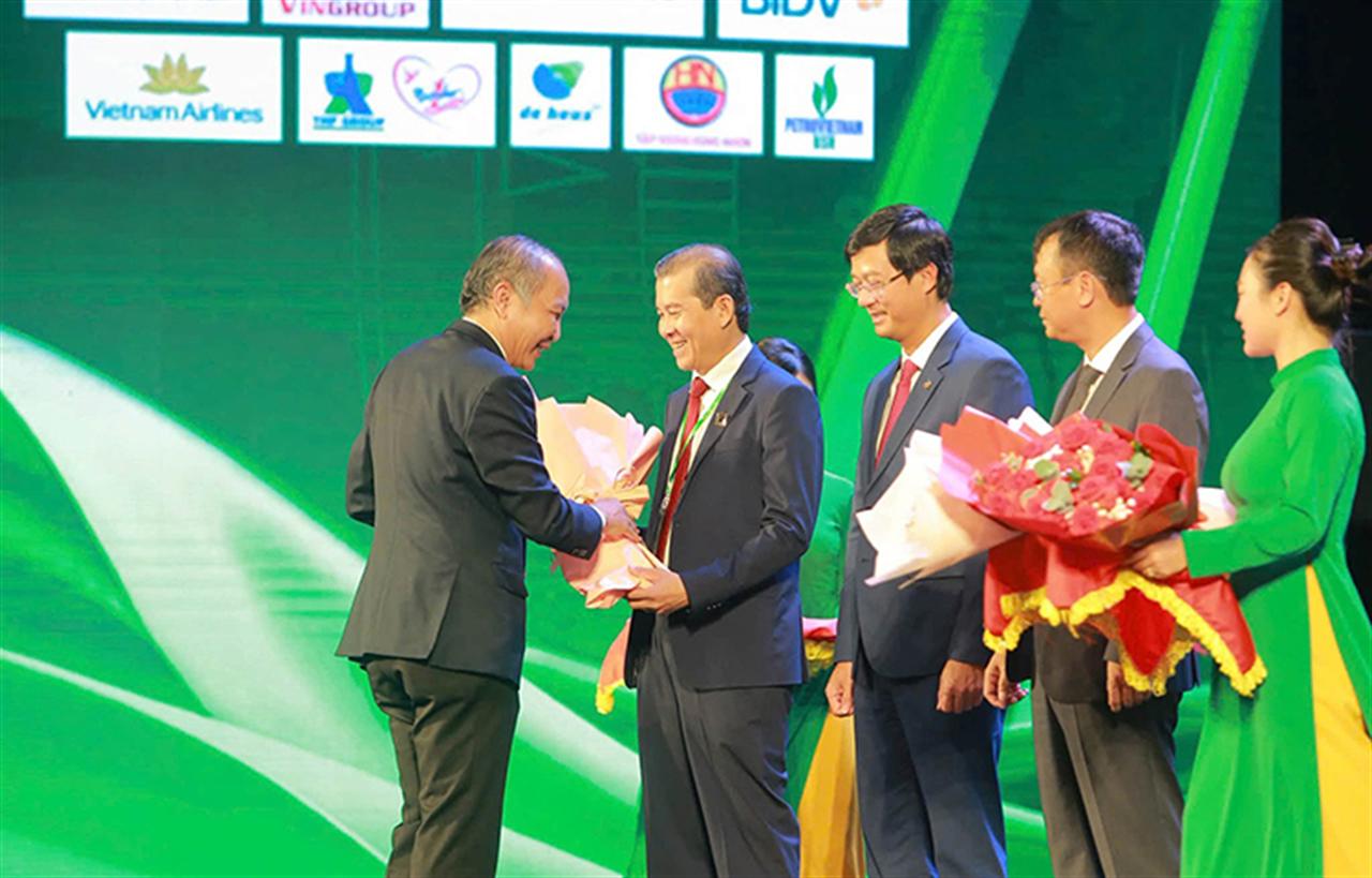 Phân bón Bình Điền đồng hành cùng Lễ tôn vinh Nông dân Việt Nam xuất sắc 40 năm Đổi mới