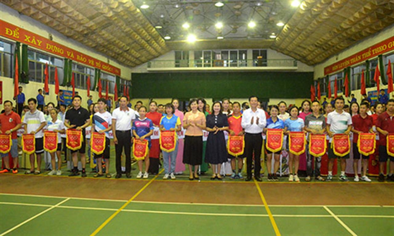 370 VĐV tham dự Hội khỏe truyền thống Công ty Phân đạm và Hóa chất Hà Bắc