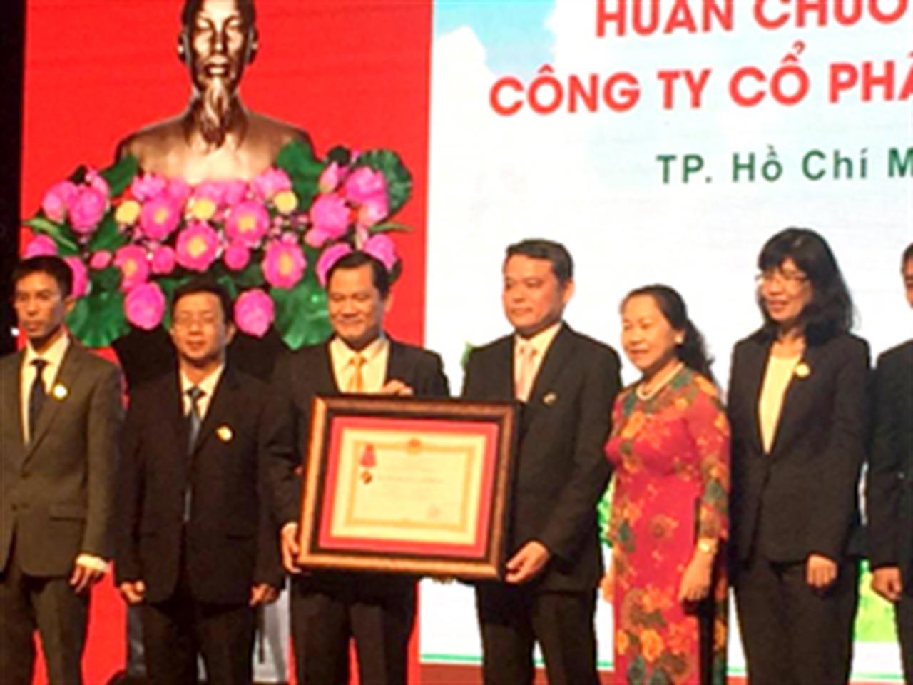 Công ty CP Thuốc sát trùng Việt Nam đón nhận Huân chương Lao động hạng Nhất