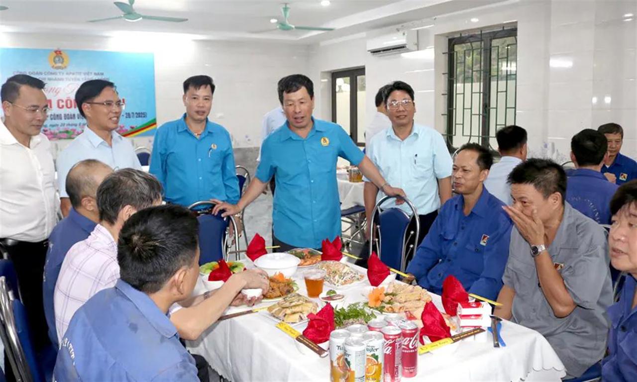 Bữa cơm Công đoàn ấm áp tại Công ty TNHH MTV Apatit Việt Nam