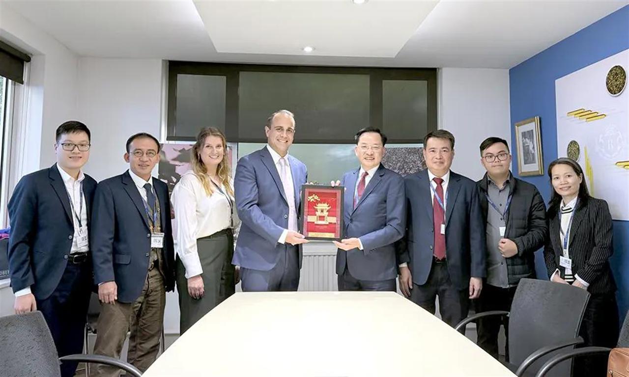 Tổng Giám đốc Vinachem làm việc với Tập đoàn Robertet (Vương quốc Anh) – Thống nhất định hướng hợp tác chiến lược