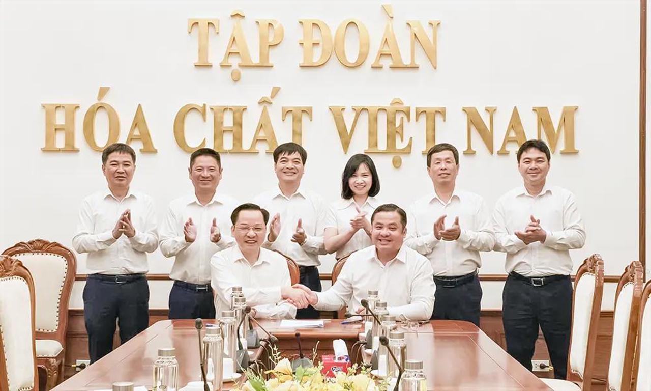 VINACHEM: Đảng ủy, Hội đồng thành viên và Tổng giám đốc ký quy chế phối hợp