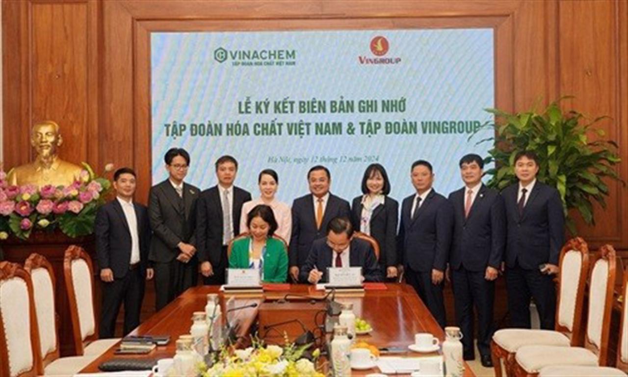 Vingroup (VIC) đảm bảo đầu ra toàn bộ cao su, pin ắc quy của Vinachem