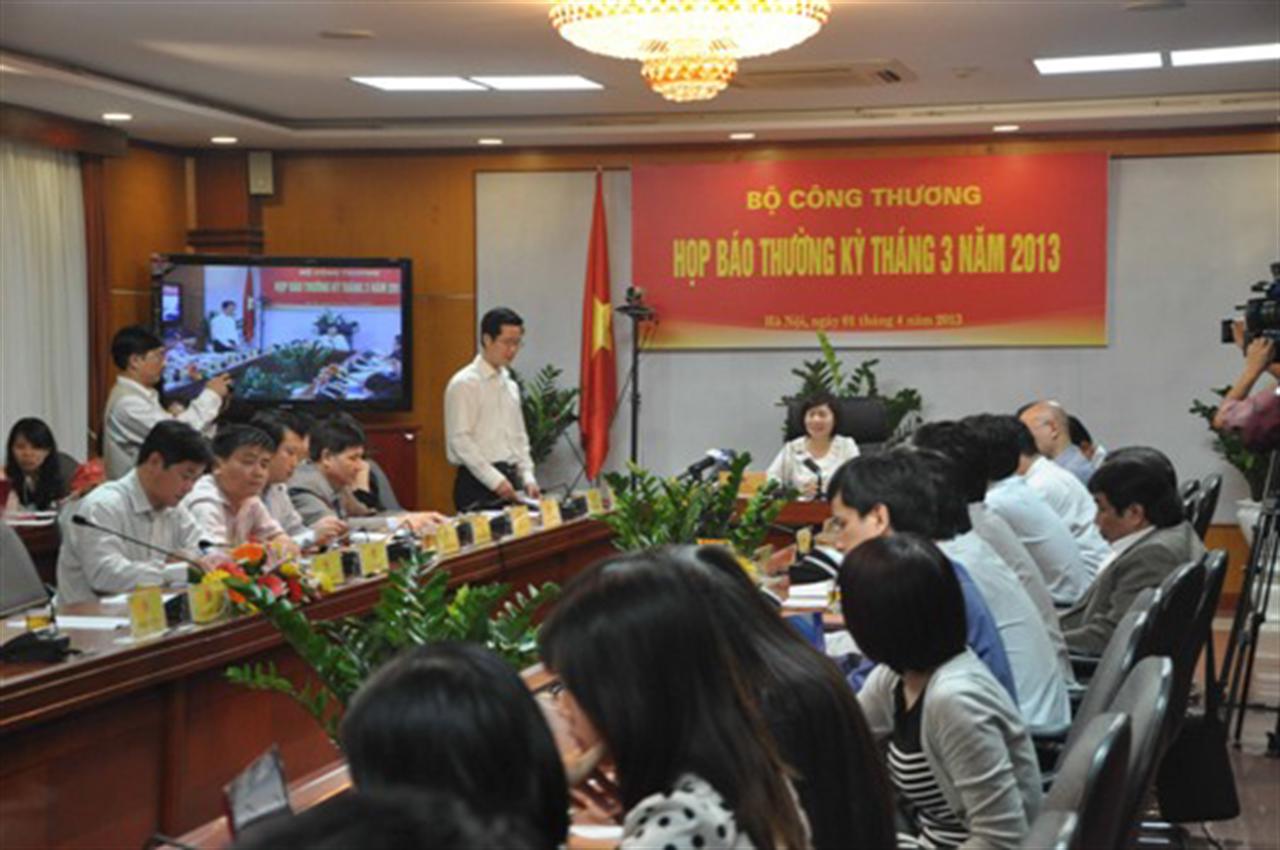 Bộ Công Thương: Trả lời câu hỏi về điện, xăng dầu và gạo xuất khẩu