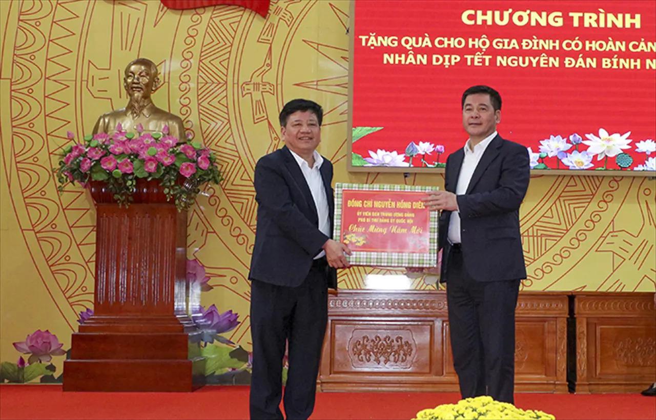 Mr. Nguyen Hong Dien, Deputy Secretary of the National Assembly Party Committee, Visits and Presents Lunar New Year Gifts in Hung Yen