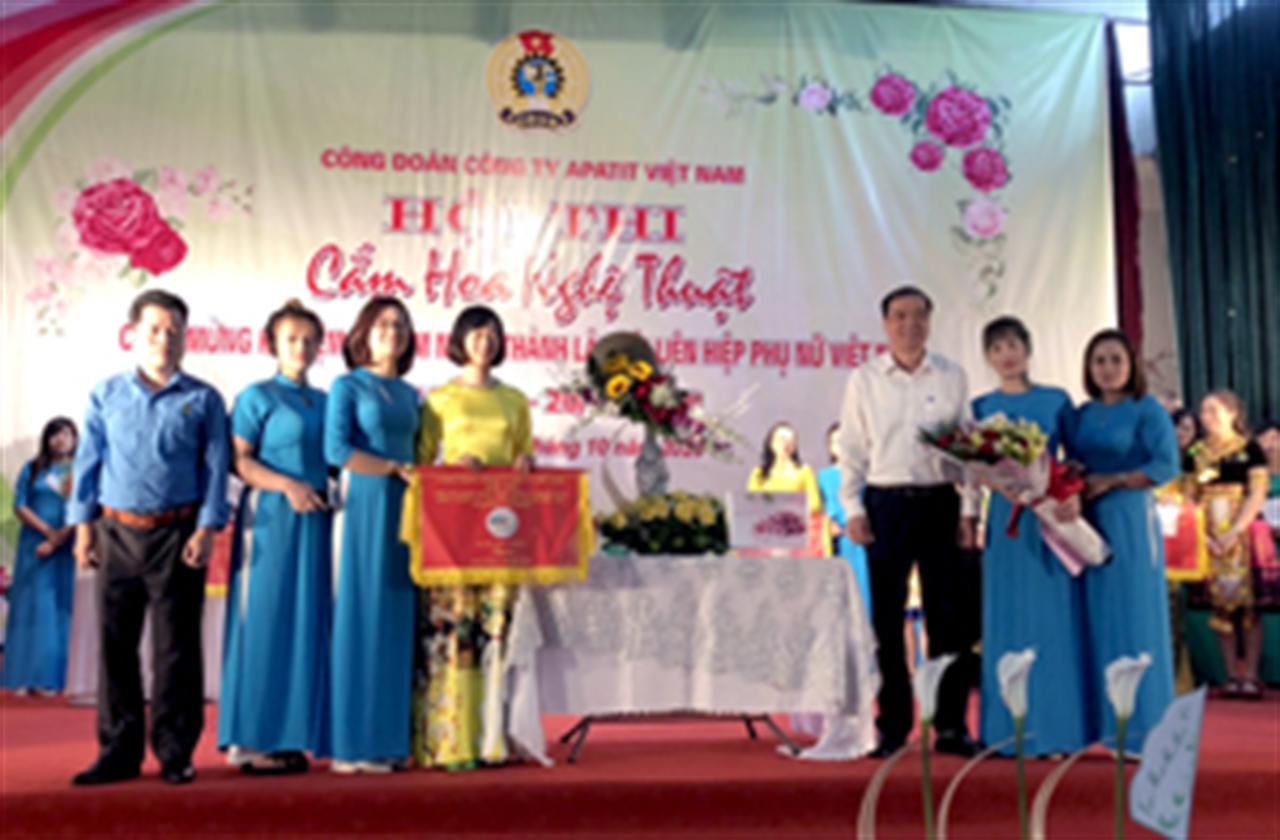 Hội thi cắm hoa nghệ thuật chào mừng ngày Phụ nữ Việt Nam 20/10