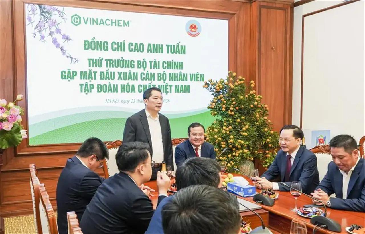 Deputy Minister of Finance Cao Anh Tuan Holds Early Spring Meeting and Extends Lunar New Year Greetings to Leaders and Employees of Vietnam National Chemical Group