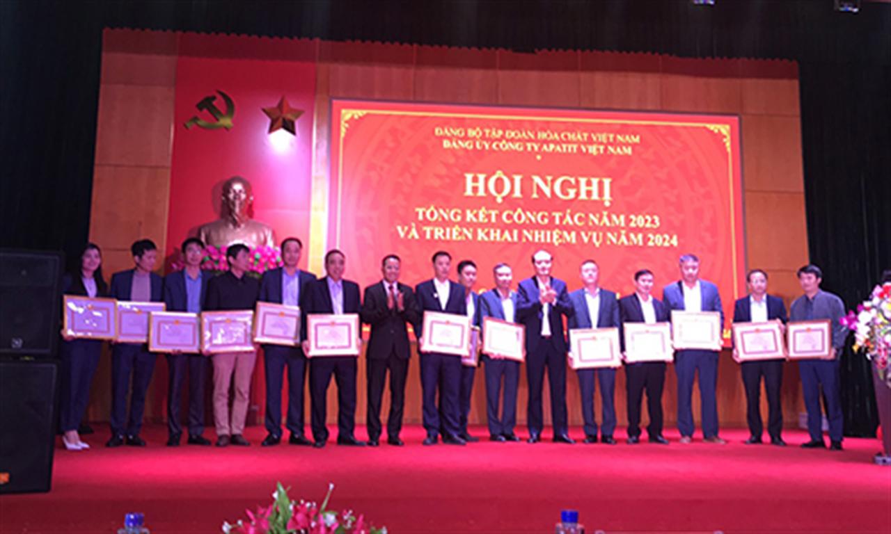 Đảng ủy Công ty Apatit Việt Nam: Nỗ lực quyết tâm hoàn thành tốt nhiệm vụ năm 2024