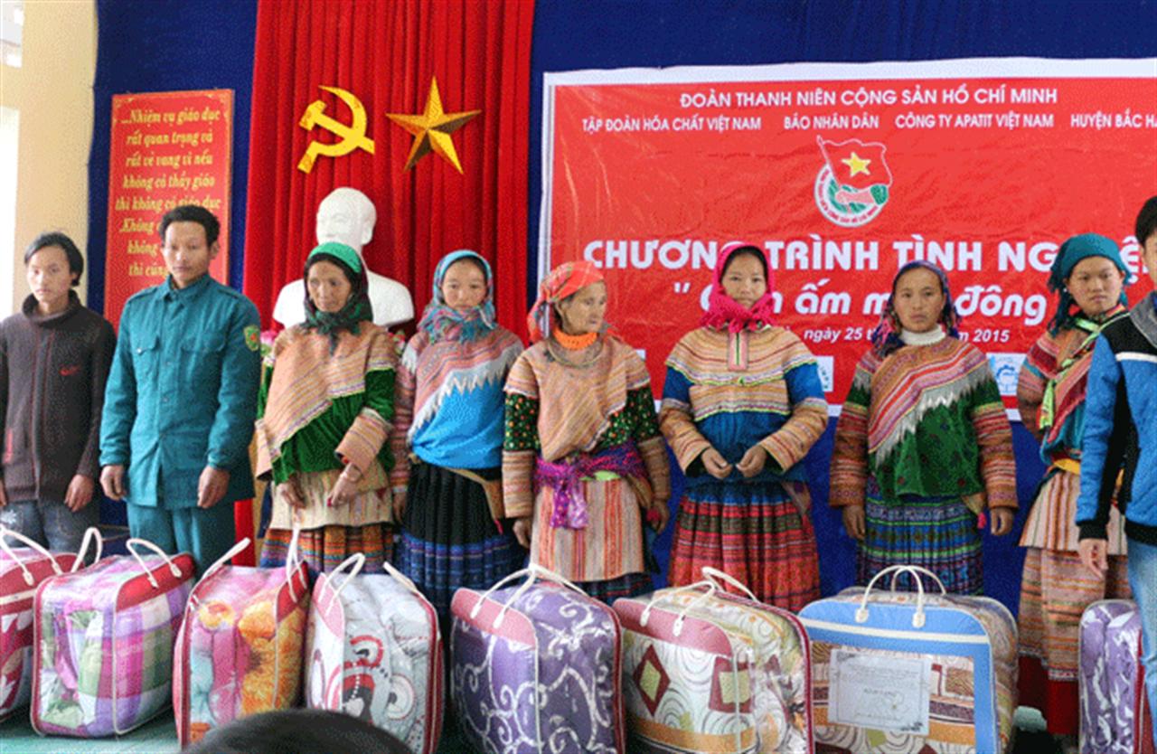 Đoàn Thanh niên VINACHEM với chương trình tình nguyện "Chăn ấm mùa đông" năm 2015