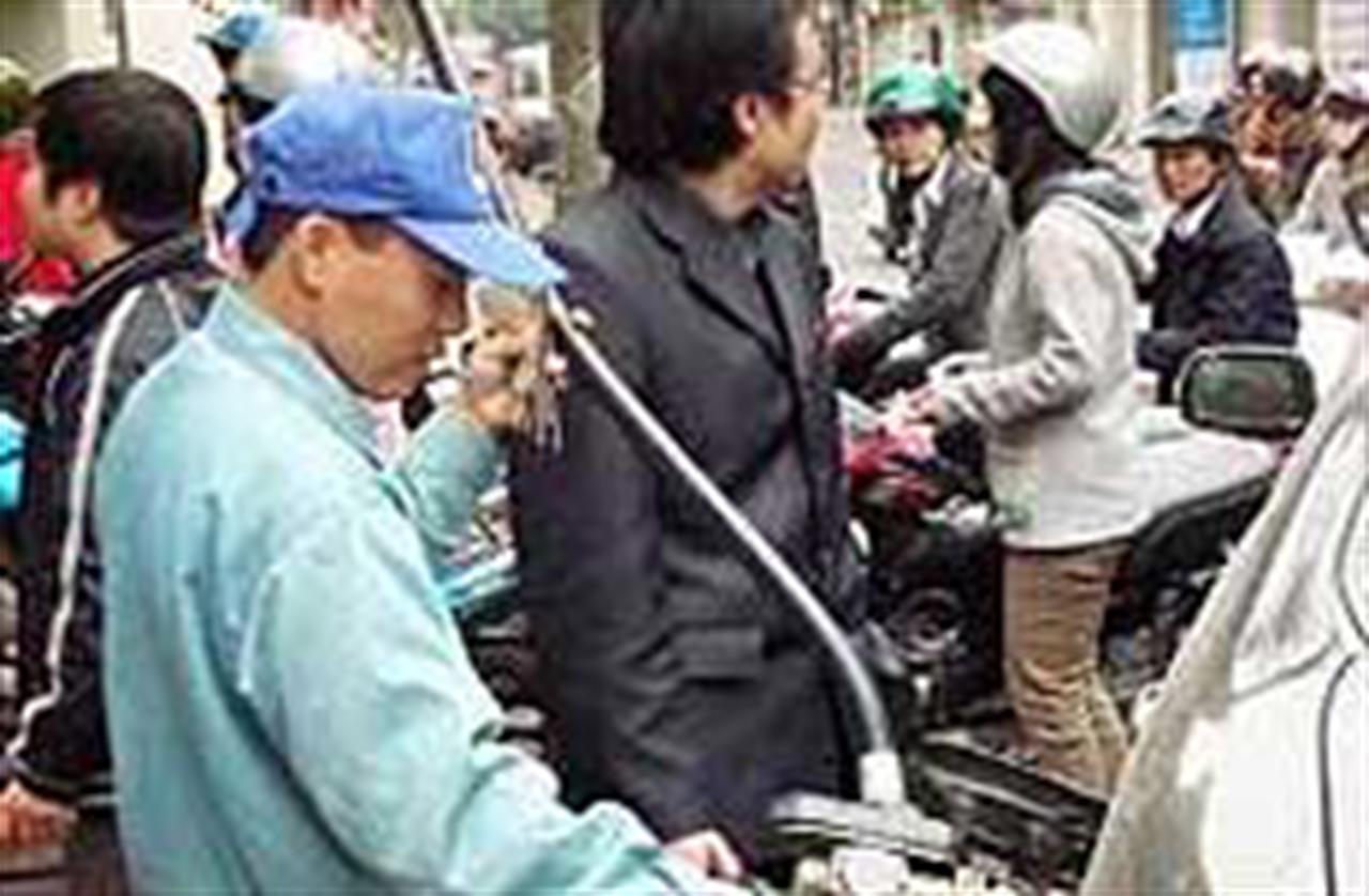 Giá dầu bắt đầu giảm từ 11h hôm nay