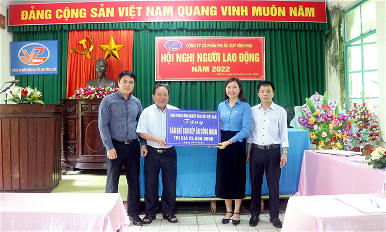 Công ty CP Pin Ắc quy Vĩnh Phú luôn quan tâm, chăm lo đến người lao động