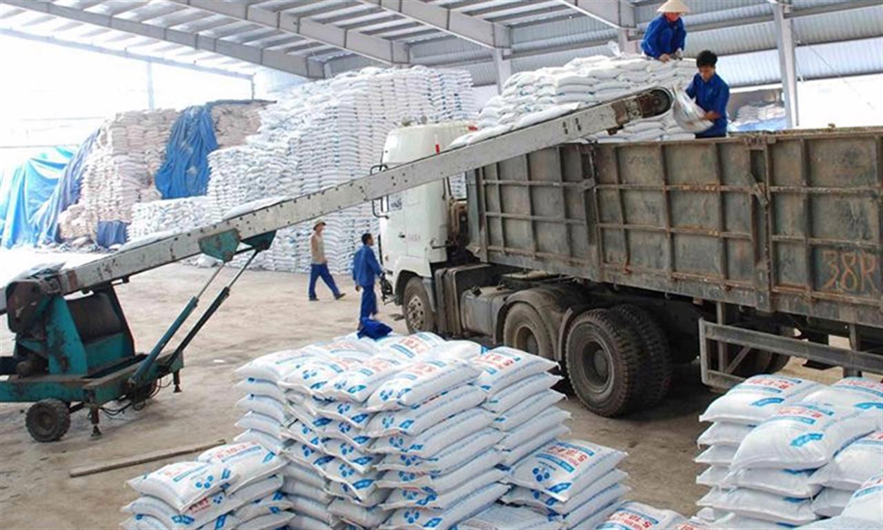 Giá xuất khẩu phân bón sang Campuchia sụt giảm mạnh