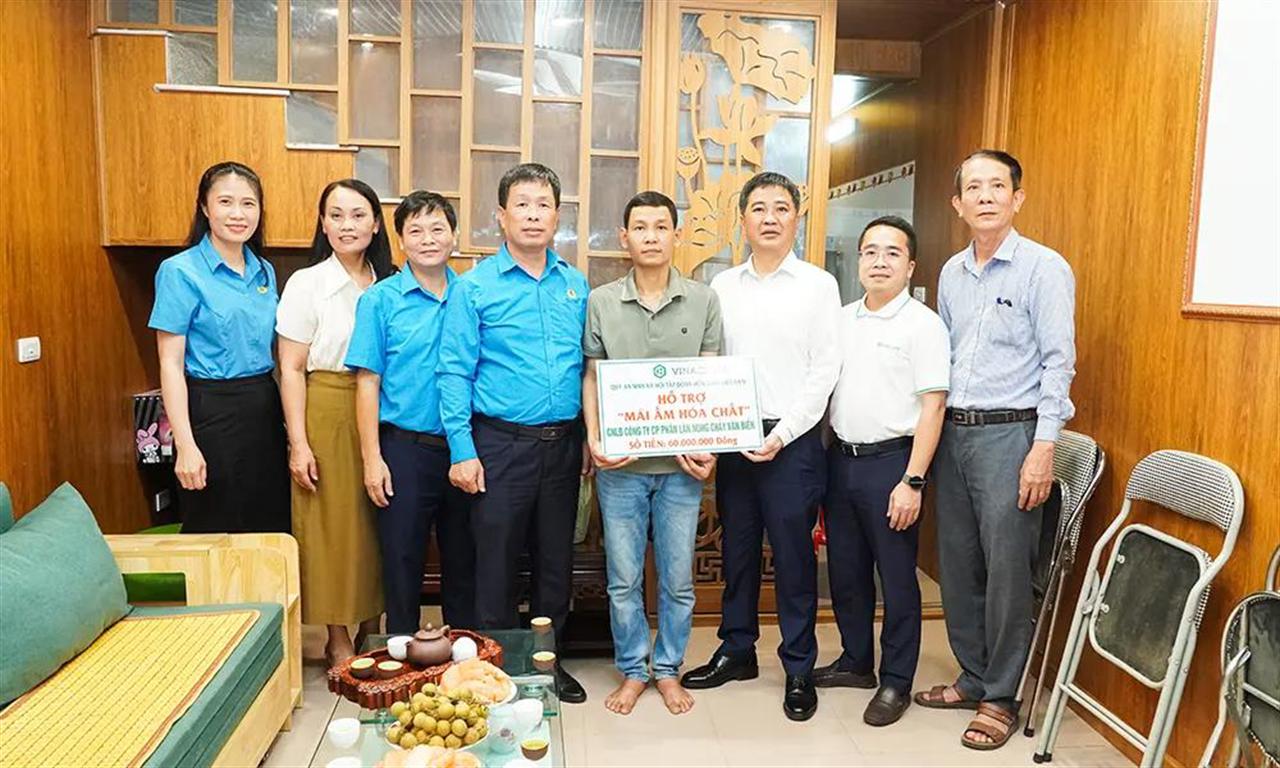 VINACHEM: Trao hỗ trợ nhà “Mái ấm hóa chất” cho người lao động