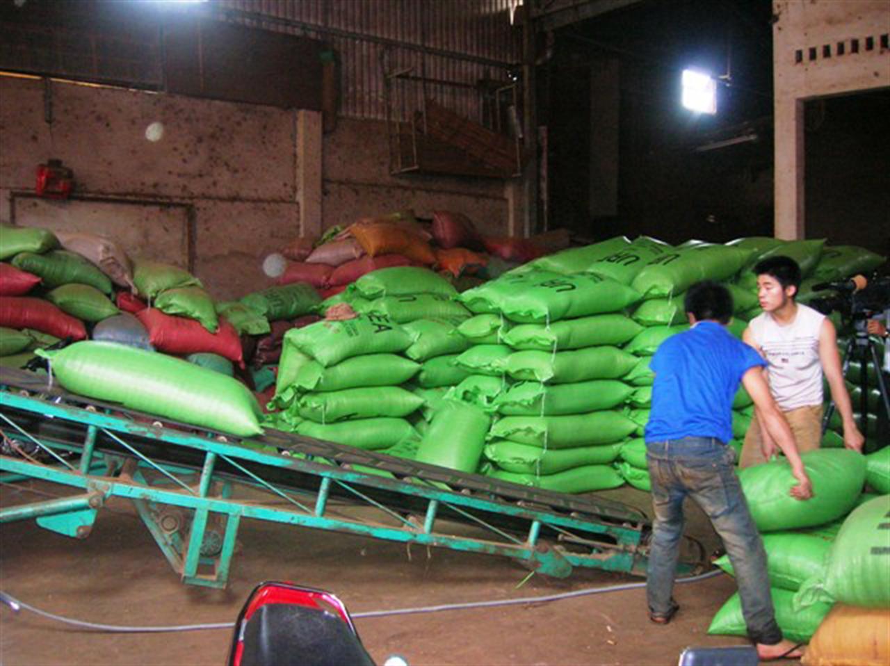 Xóa bỏ doanh nghiệp phân bón làm ăn chụp giật