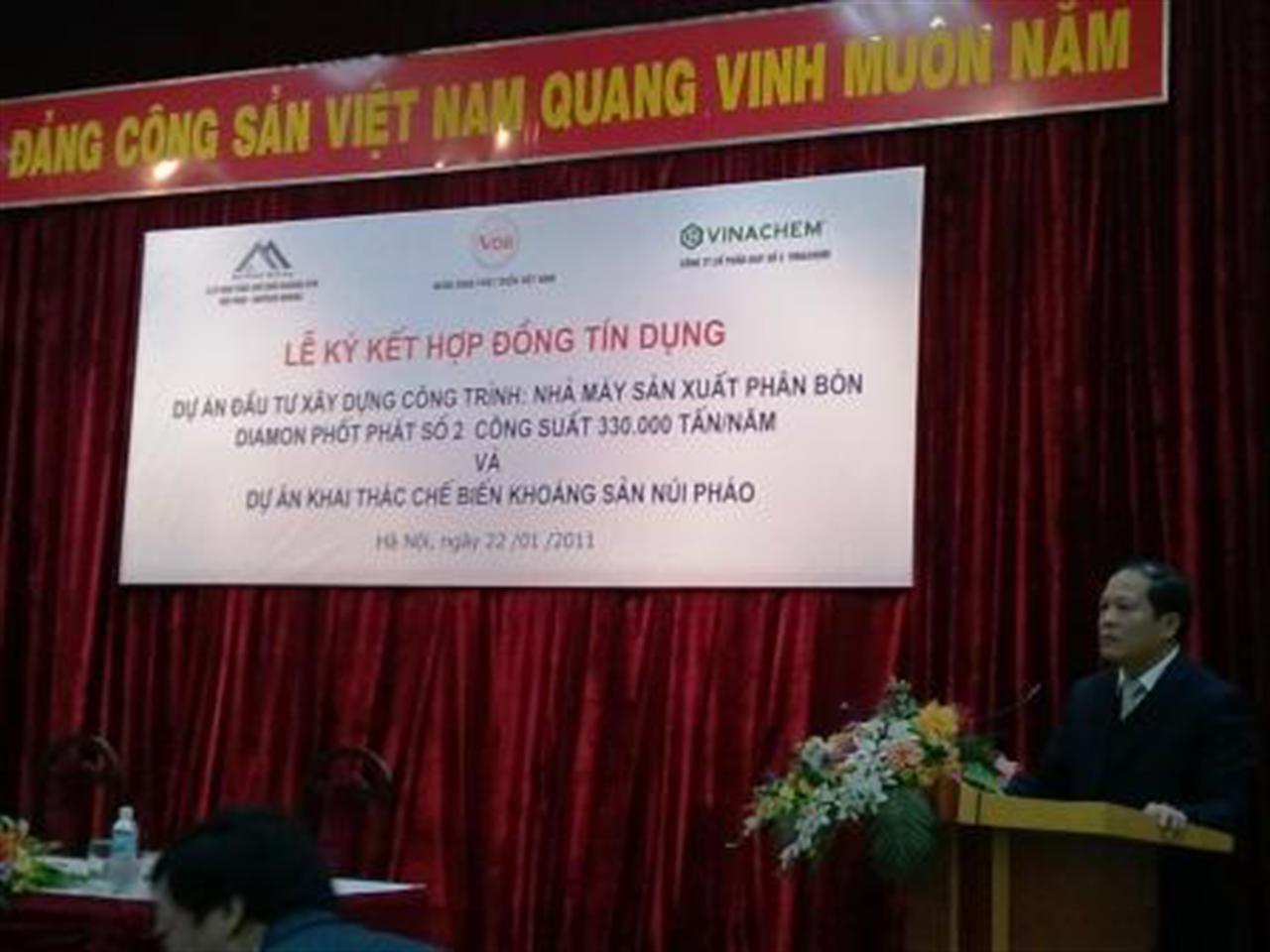 Công ty CP DAP số 2 – Vinachem ký kết hợp đồng tín dụng với VDB