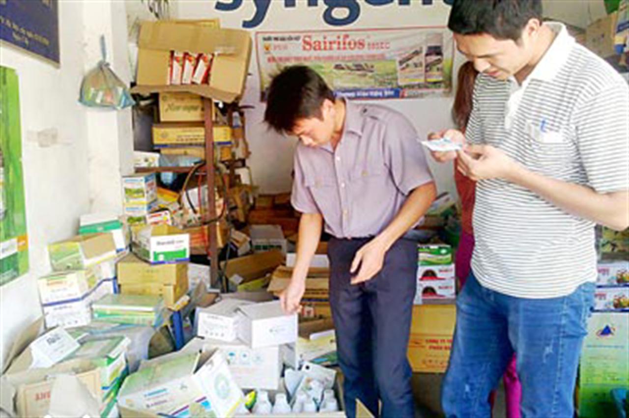 Kiểm tra thuốc bảo vệ thực vật lậu: Vẫn kiểu “bắt cóc bỏ đĩa”