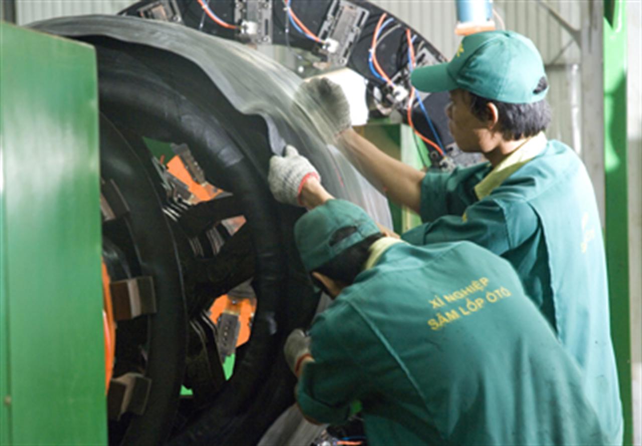 Doanh nghiệp sản xuất cao su trong nước đang gặp khó