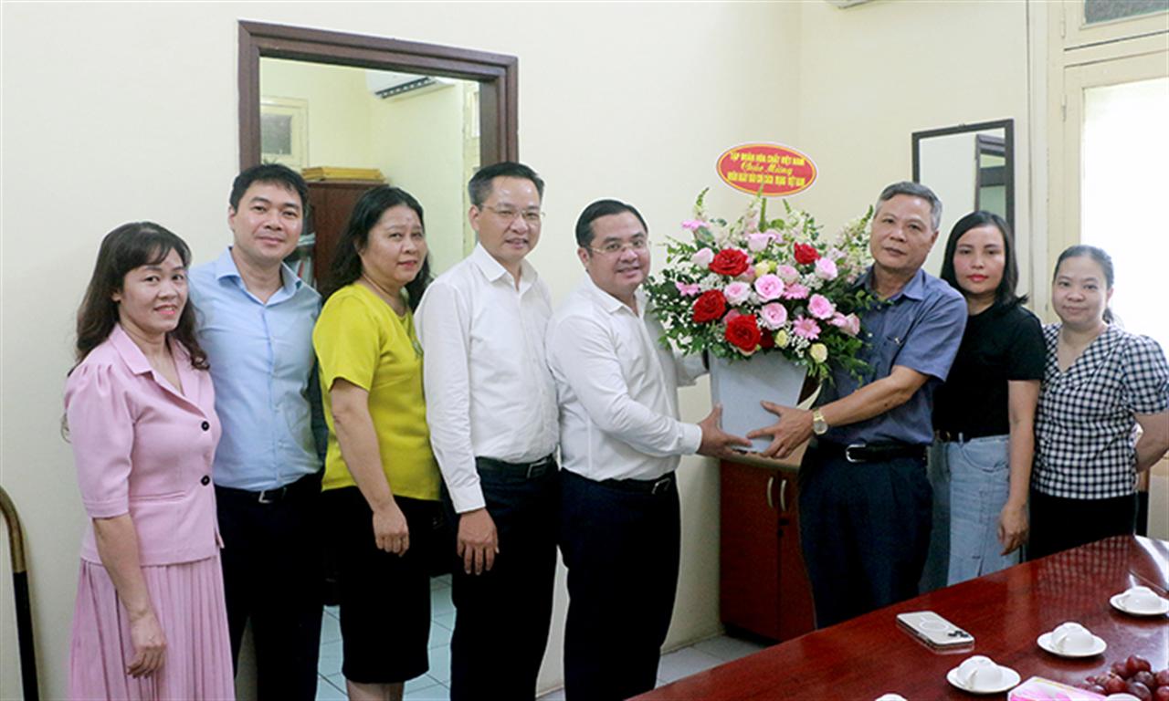 Lãnh đạo Tập đoàn thăm, chúc mừng ngày Báo chí Cách mạng Việt Nam