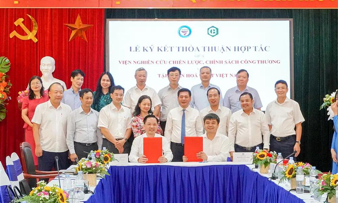 Lễ ký kết Thỏa thuận hợp tác giữa Viện Nghiên cứu Chiến lược, Chính sách Công Thương và Tập đoàn Hóa chất Việt Nam