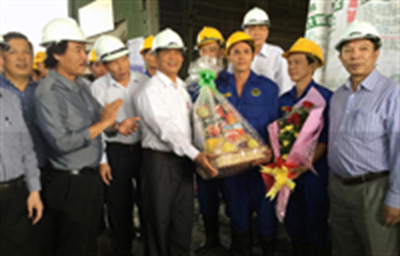 Đồng chí Đặng Ngọc Tùng thăm, chúc Tết tại Cty CP Phân bón Bình Điền và Cty CP Phân bón miền Nam