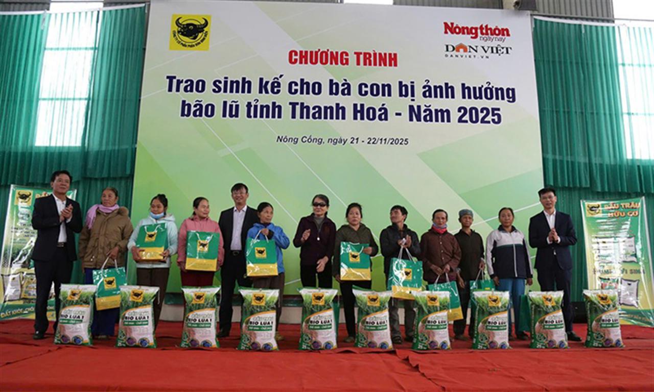 BÌNH ĐIỀN TRAO 1.600 GÓI SINH KẾ GIÚP NÔNG DÂN THANH HÓA TÁI THIẾT SẢN XUẤT SAU BÃO LŨ