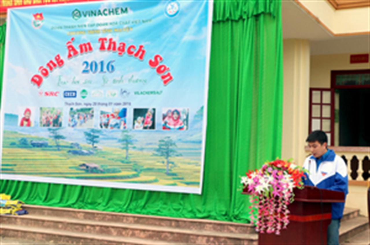 Đoàn Thanh niên VINACHEM với chương trình "Đông ấm Thạch Sơn" năm 2016