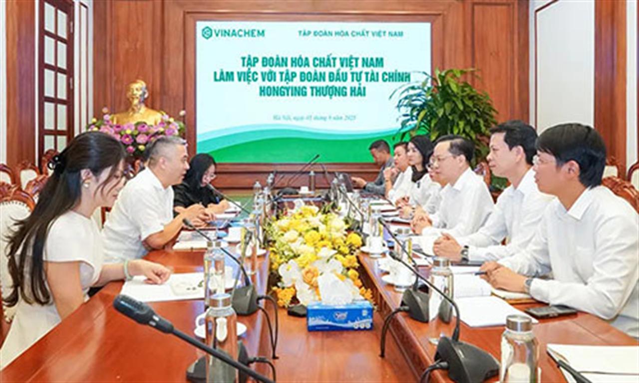 Vinachem works with HongYing Financial Investment Group (Shanghai)