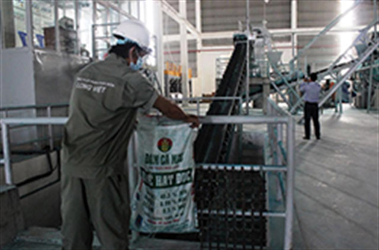 Hỗn loạn thị trường phân bón: Bán phân dỏm, chiết khấu cao hơn