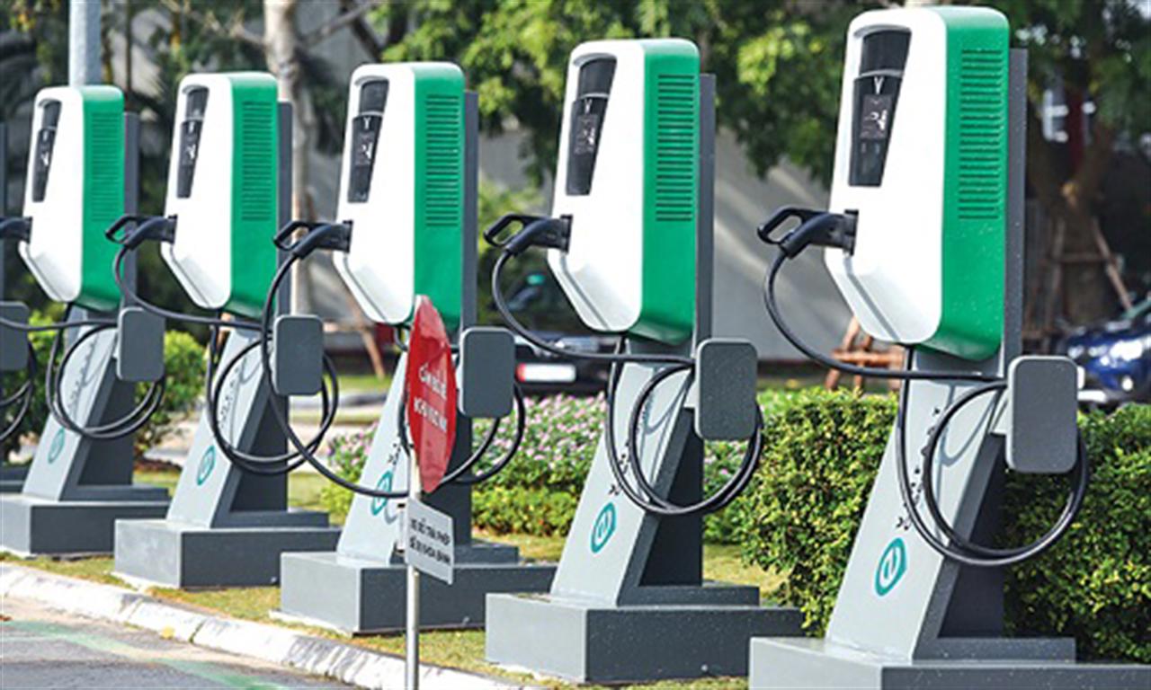 What’s the environmental impact of EV battery manufacturing and recycling?