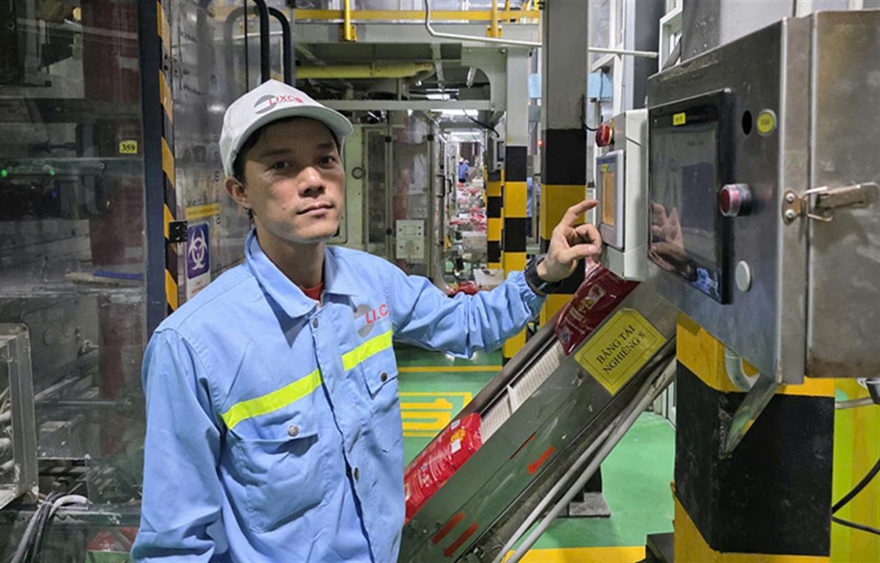 Công nhân lao động xuất sắc Quý II/2026: Anh Phạm Văn Nghiệp, công nhân vận hành máy đóng gói, Xưởng Sản xuất, Công ty Cổ phần Lix – Chi nhánh tại Bắc Ninh