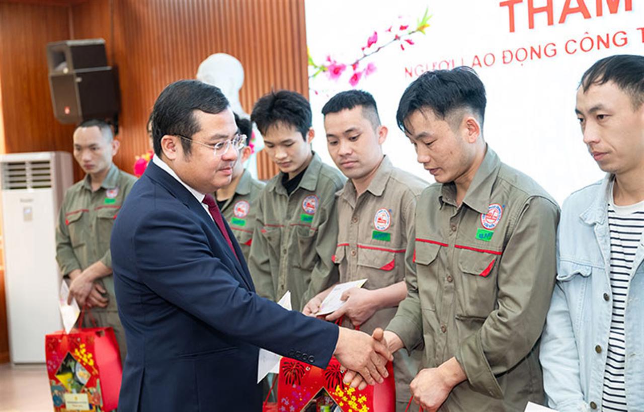 VINACHEM Delegation Visits and Extends Lunar New Year Greetings to Van Dien Fused Magnesium Phosphate Fertilizer Joint Stock Company