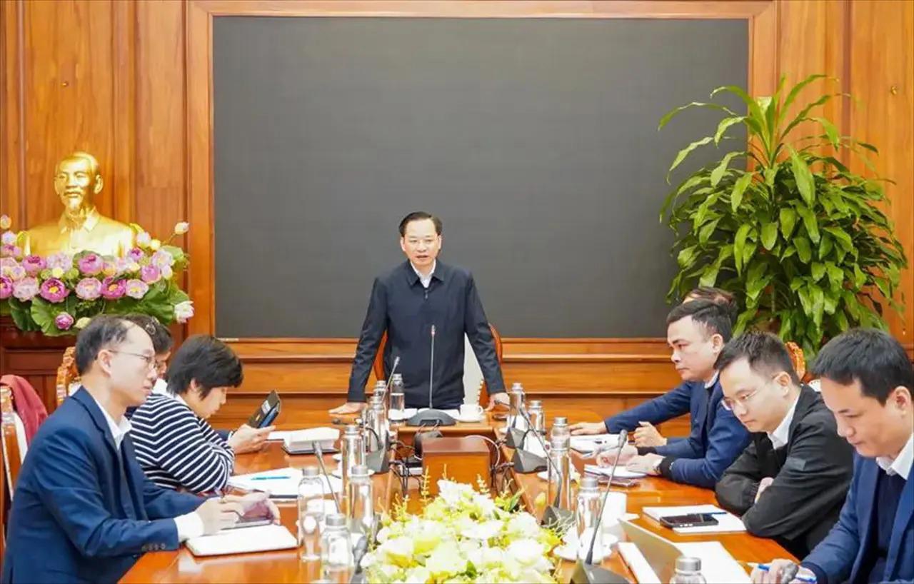 Vinachem CEO Visits Key Laboratory, Holds Meeting on Establishment of R&D Center